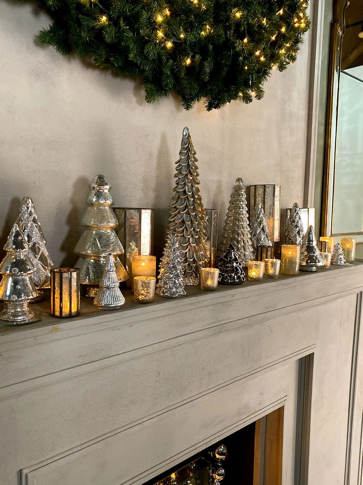 How to Decorate a Fireplace Mantel for Christmas - Creative Ideas to Transform Your Home into a Festive Wonderland 6 How to Decorate a Fireplace Mantel for Christmas - Creative Ideas to Transform Your Home into a Festive Wonderland
