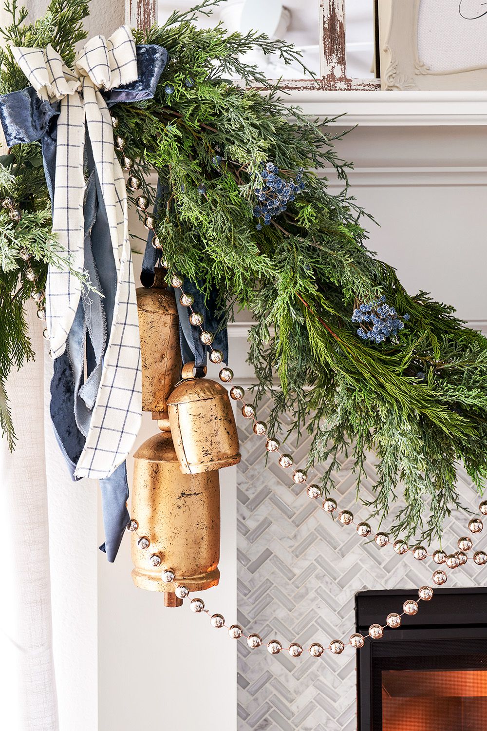 How to Decorate Your Mantel After Christmas - Refresh Your Space with Creative Ideas 3 How to Decorate Your Mantel After Christmas - Refresh Your Space with Creative Ideas