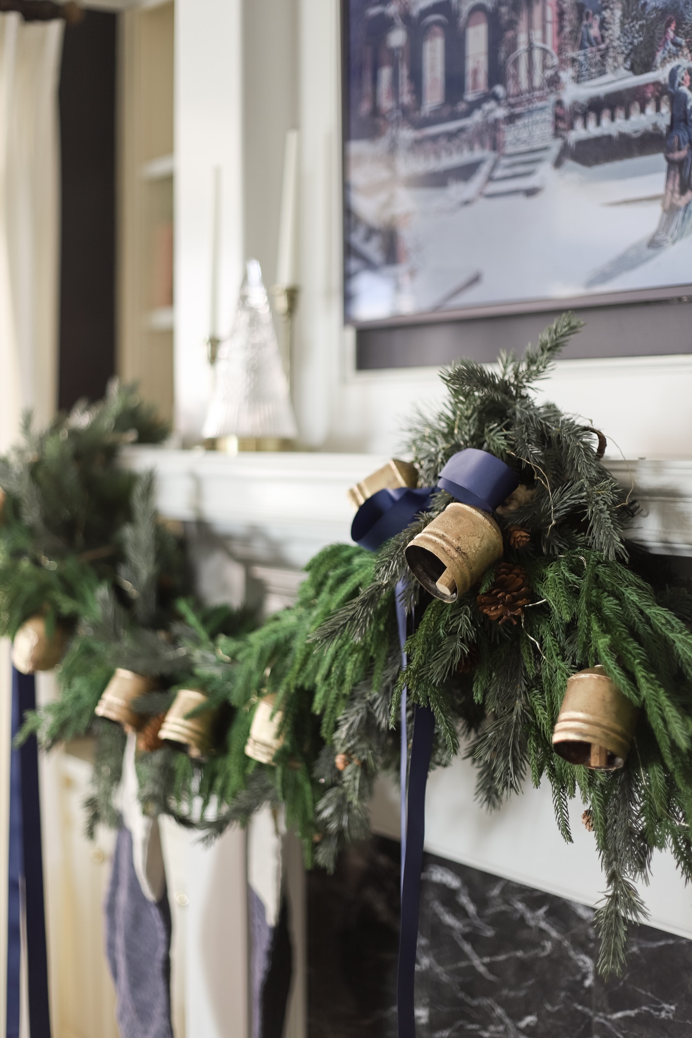 How to Decorate a Mantel with Garland – Creative Tips to Elevate Your Home Decor 7 How to Decorate a Mantel with Garland – Creative Tips to Elevate Your Home Decor