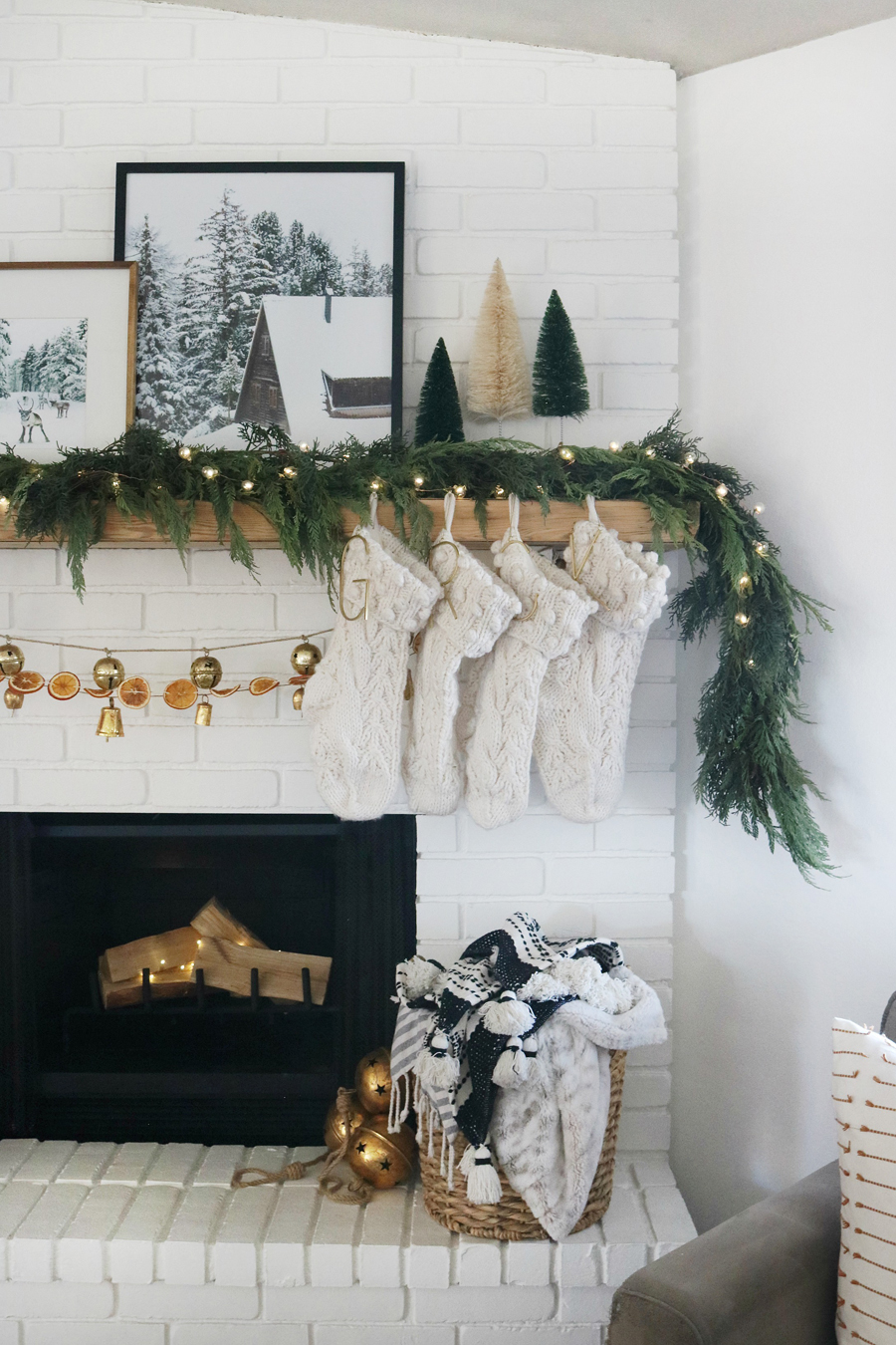 How to Decorate a Fireplace Mantel for Christmas - Creative Ideas to Transform Your Home into a Festive Wonderland 9 How to Decorate a Fireplace Mantel for Christmas - Creative Ideas to Transform Your Home into a Festive Wonderland