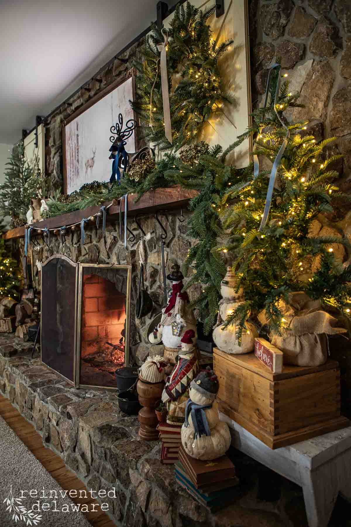 How to Decorate a Fireplace Mantel for Christmas - Creative Ideas to Transform Your Home into a Festive Wonderland 10 How to Decorate a Fireplace Mantel for Christmas - Creative Ideas to Transform Your Home into a Festive Wonderland