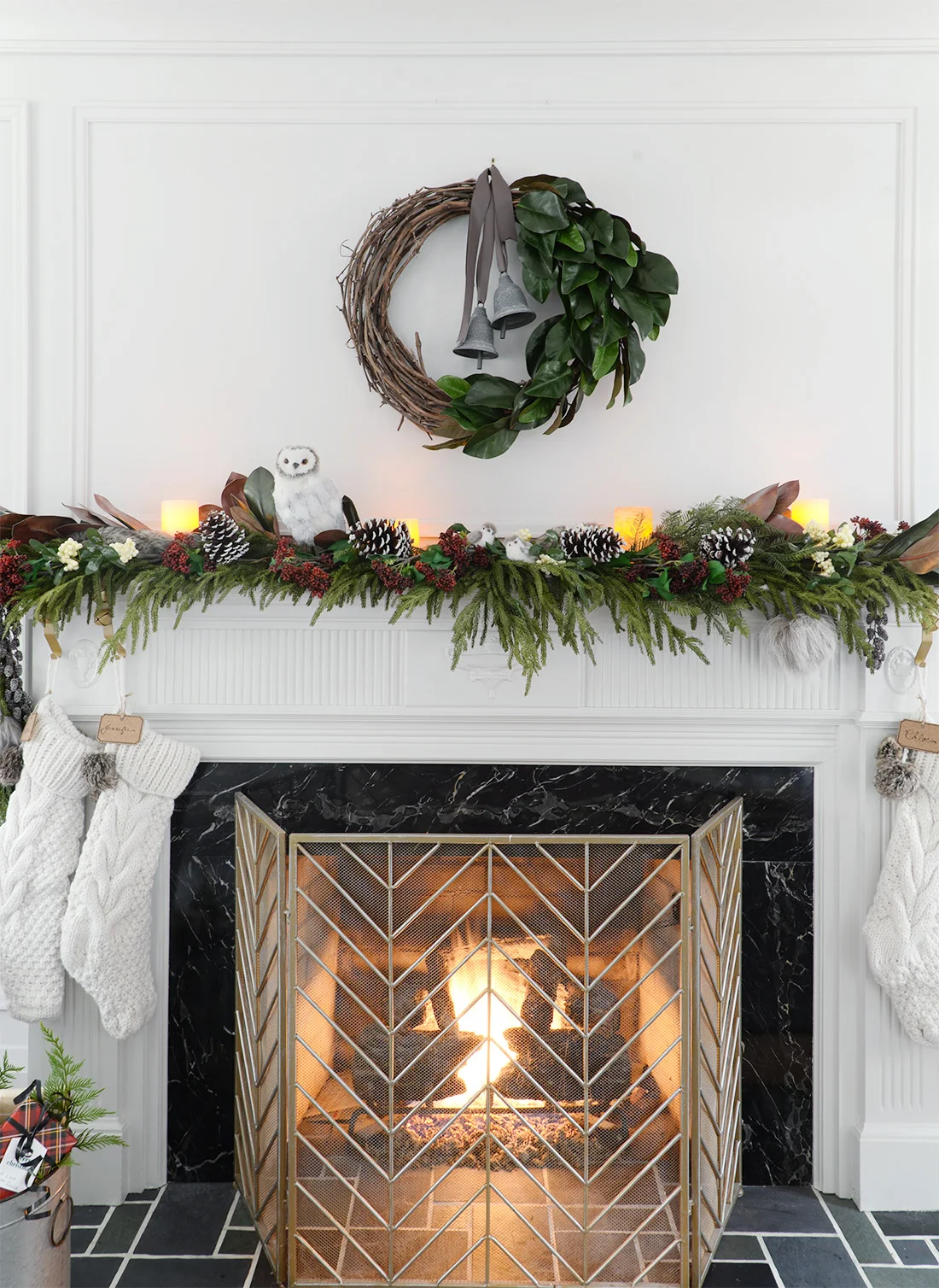 How to Decorate a Fireplace Mantel for Christmas - Creative Ideas to Transform Your Home into a Festive Wonderland 3 How to Decorate a Fireplace Mantel for Christmas - Creative Ideas to Transform Your Home into a Festive Wonderland