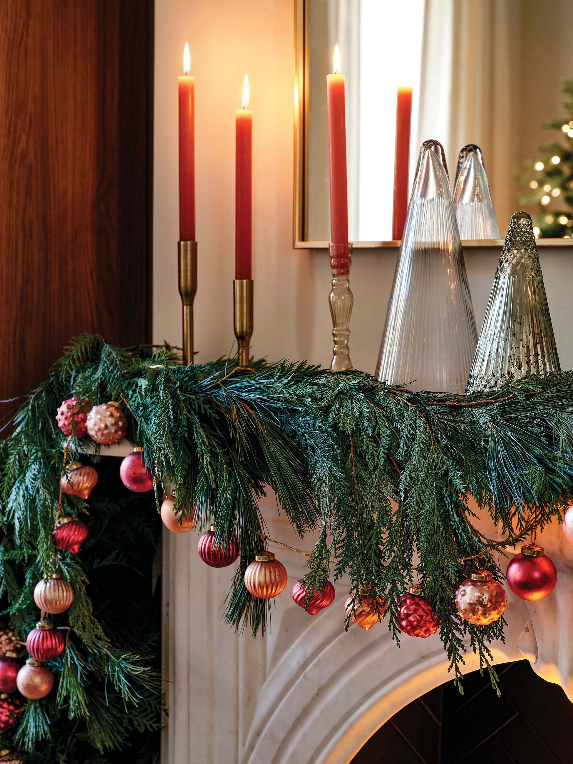 How to Decorate a Mantel with Garland – Creative Tips to Elevate Your Home Decor 2 How to Decorate a Mantel with Garland – Creative Tips to Elevate Your Home Decor