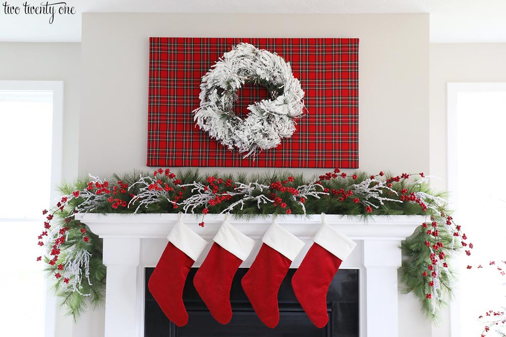 How to Transform Your Fireplace into a Magical Christmas Focal Point - Creative Ideas and Tips for a Festive Home 5 How to Transform Your Fireplace into a Magical Christmas Focal Point - Creative Ideas and Tips for a Festive Home